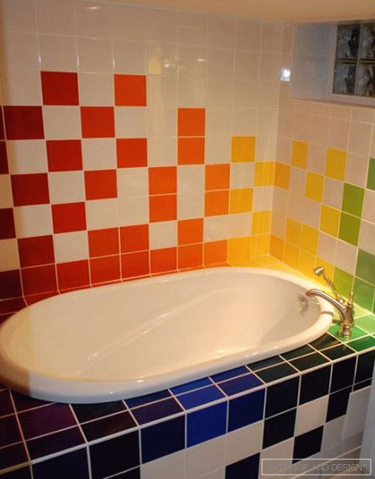 Csempe különböző színű a téli fürdőszobában - 4